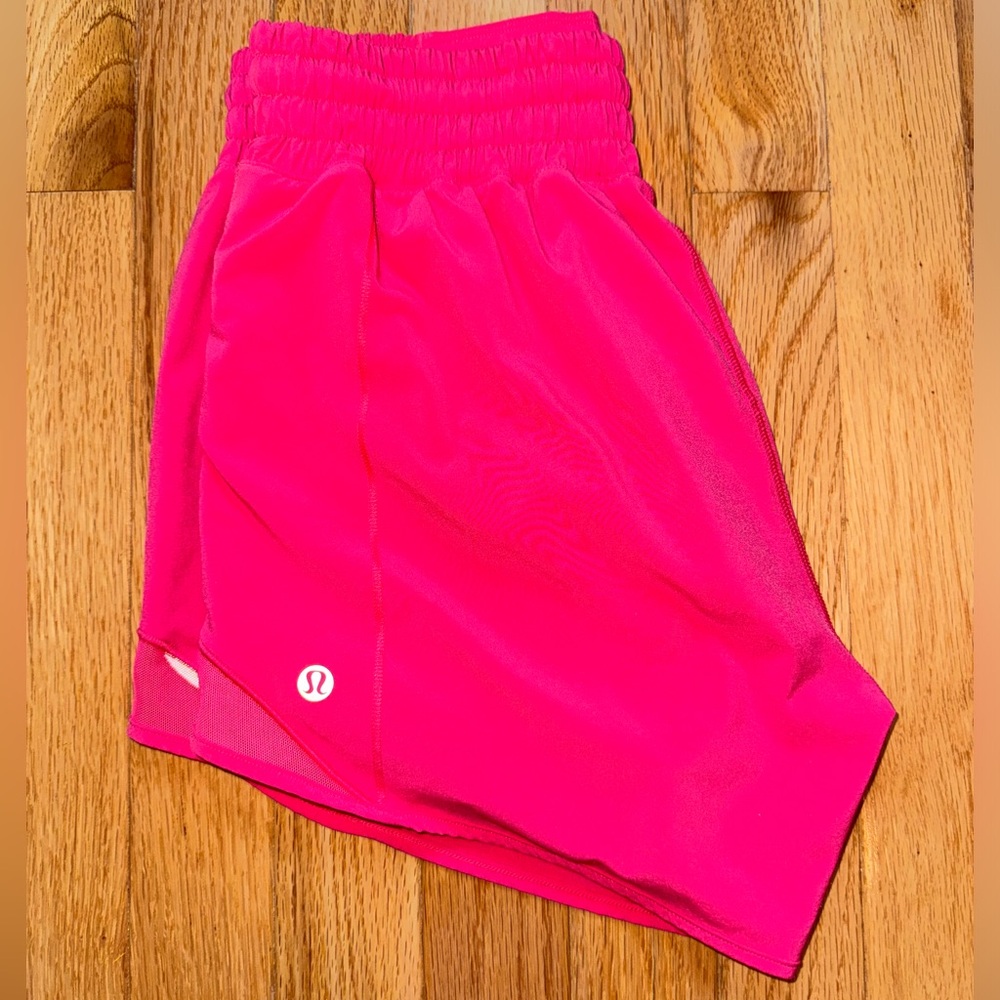 Lululemon Hotty Hot High-Rise lined short 4”